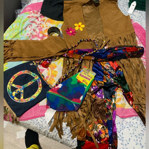 Hippie costume size medium comes with 9 pieces - Picture 2 of 7